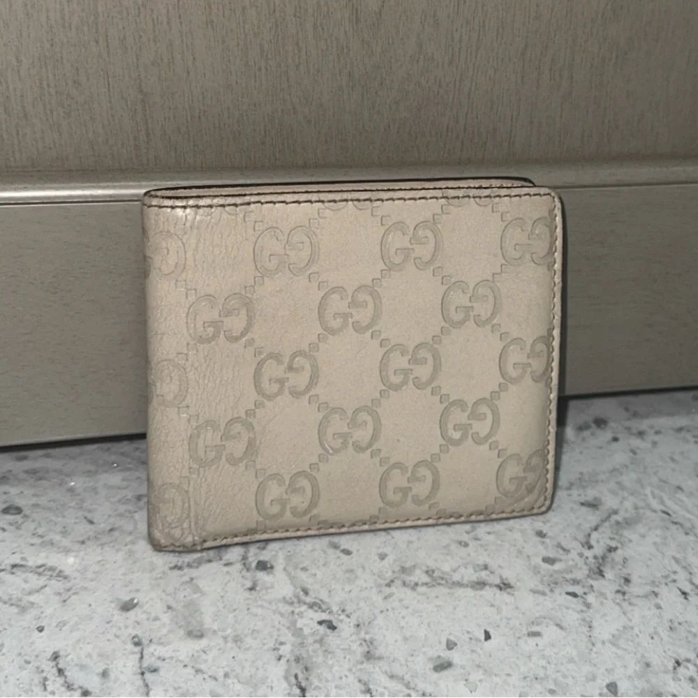Gucci GG Signature Leather Bifold Wallet AUTHENTIC
